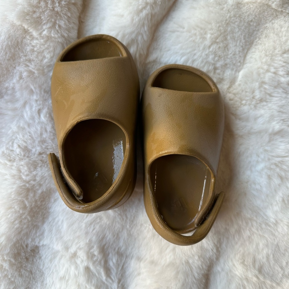 Baby yeezy slides